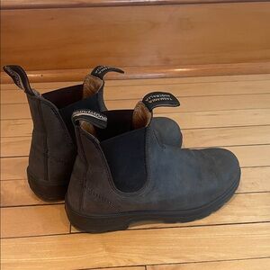 Blundstone Women’s Dark Gray Chelsea Boots